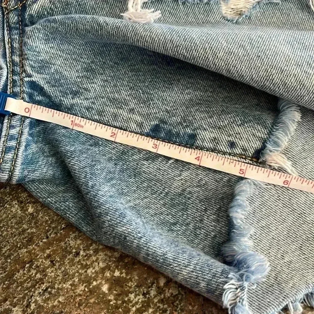 Levis 501 Women’s Cut Off Jeans Shorts Distressed Button Fly Sz 28 Light Wash 5”
